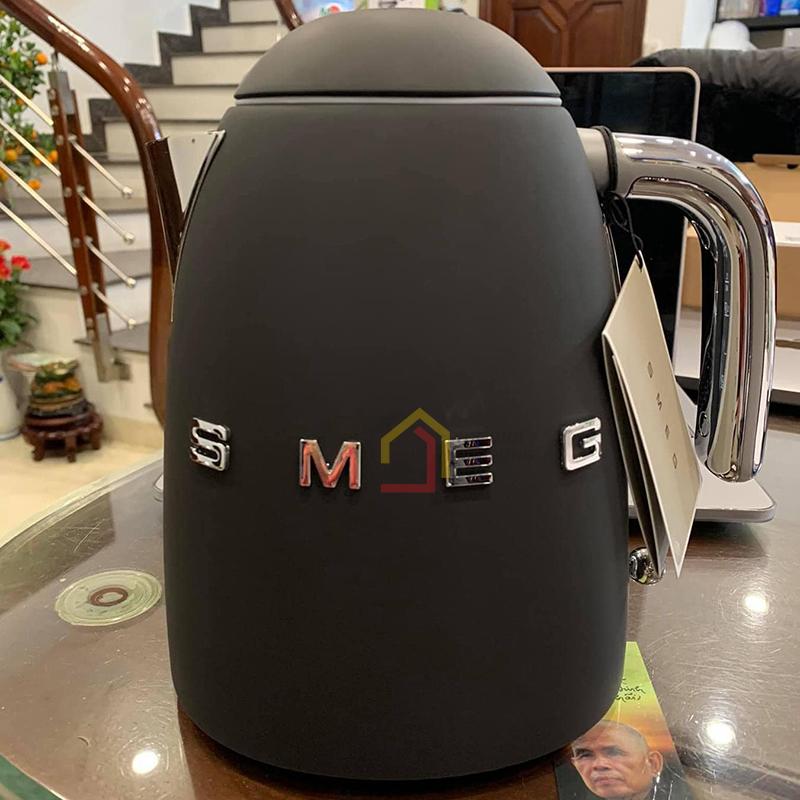 am-sieu-toc-smeg-klf03-khong-chinh-nhiet-mau-dac-biet14 Ấm siêu tốc Smeg KLF03 không chỉnh nhiệt (màu đặc biệt)