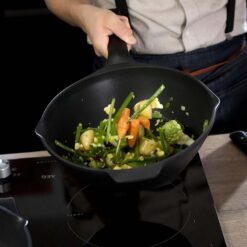 Chảo sâu lòng Tefal Robusto 28cm có miệng rót