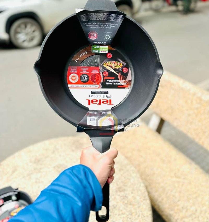 chao-sau-long-tefal-robusto-28cm-duc-nguyen-khoi10 Chảo sâu lòng Tefal Robusto 28cm có miệng rót