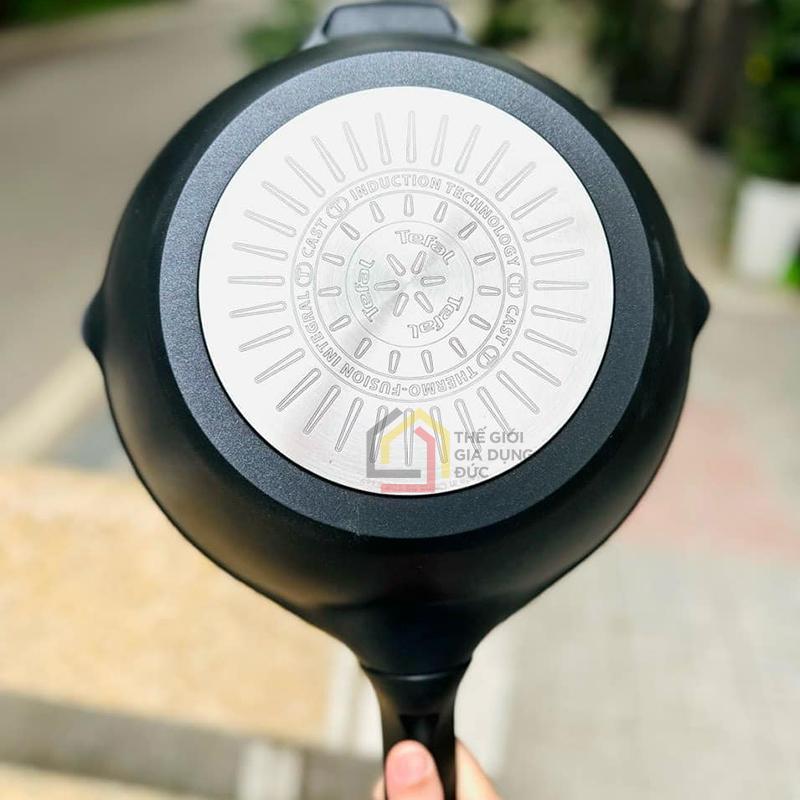 chao-sau-long-tefal-robusto-28cm-duc-nguyen-khoi11 Chảo sâu lòng Tefal Robusto 28cm có miệng rót