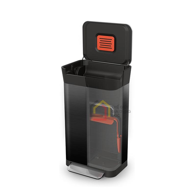 thung-rac-thong-minh-joseph-joseph-30l-titan-trash-compactor-kitchen-bin-black1 Thùng rác thông minh Joseph Joseph 30L Titan Trash Compactor Kitchen Bin
