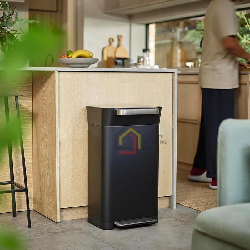 thung-rac-thong-minh-joseph-joseph-30l-titan-trash-compactor-kitchen-bin-black4 Thùng rác thông minh Joseph Joseph 30L Titan Trash Compactor Kitchen Bin