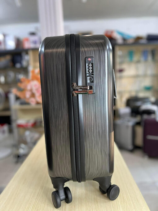 Vali E-mporio A-rmani Size 20 inch