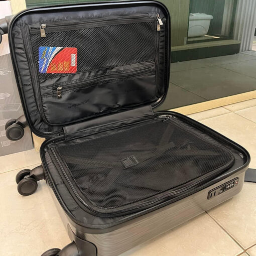 Vali E-mporio A-rmani Size 20 inch