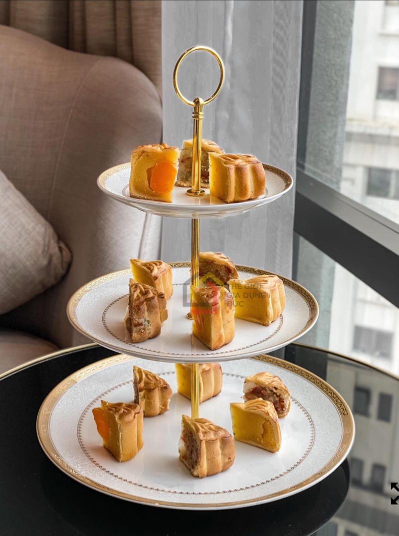 ke-banh-hoang-gia-vien-vang-imperial-thiet-ke-dam-net-chau-au (1) Kệ bánh hoàng gia viền vàng Imperial thiết kế đậm nét châu Âu