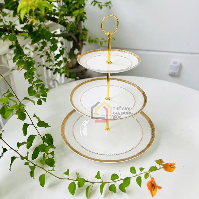 ke-banh-hoang-gia-vien-vang-imperial-thiet-ke-dam-net-chau-au (1) Kệ bánh hoàng gia viền vàng Imperial thiết kế đậm nét châu Âu