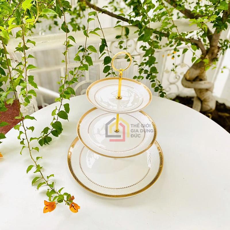 ke-banh-hoang-gia-vien-vang-imperial-thiet-ke-dam-net-chau-au (4) Kệ bánh hoàng gia viền vàng Imperial thiết kế đậm nét châu Âu