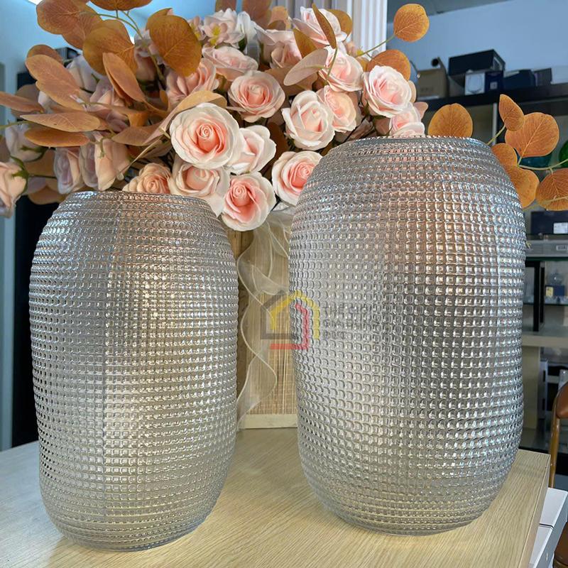 lo-hoa-olive-phong-cach-phap-hoa-tiet-cham-bi-cao-30cm11 Lọ hoa Olive phong cách Pháp hoạ tiết chấm bi cao 30cm