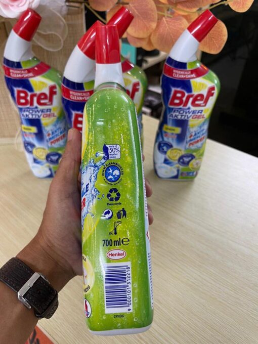 Nước tẩy bồn cầu Bref Power chai 700ml