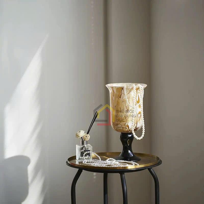 binh-hoa-van-da-co-chan-cao-cap (7) Bình hoa vân đá có chân cao cấp