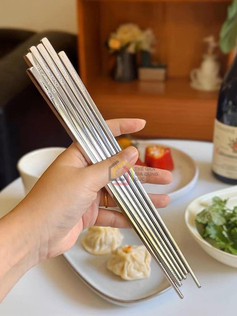 hop-10-doi-dua-van-dau-dua-chockmen-ckm59-4 Hộp 10 đôi đũa vân đầu đũa Chockmen CKM59