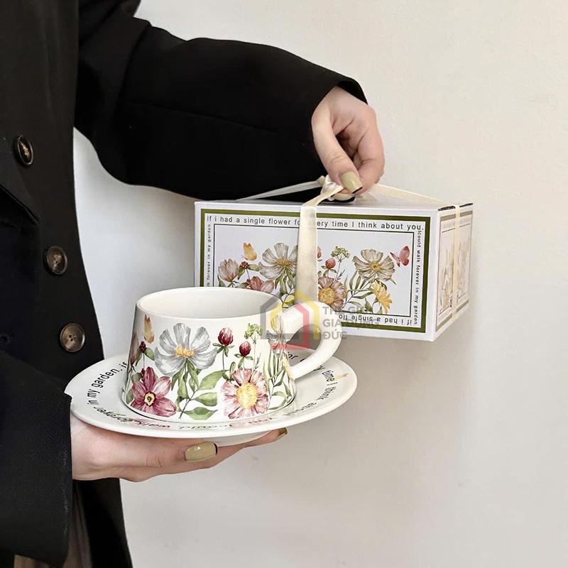 set-tach-tra-va-dia-lot-tach-tra-cafe-hoa-mua-xuan2 Sét tách trà và đĩa lót tách trà, cafe hoa mùa xuân