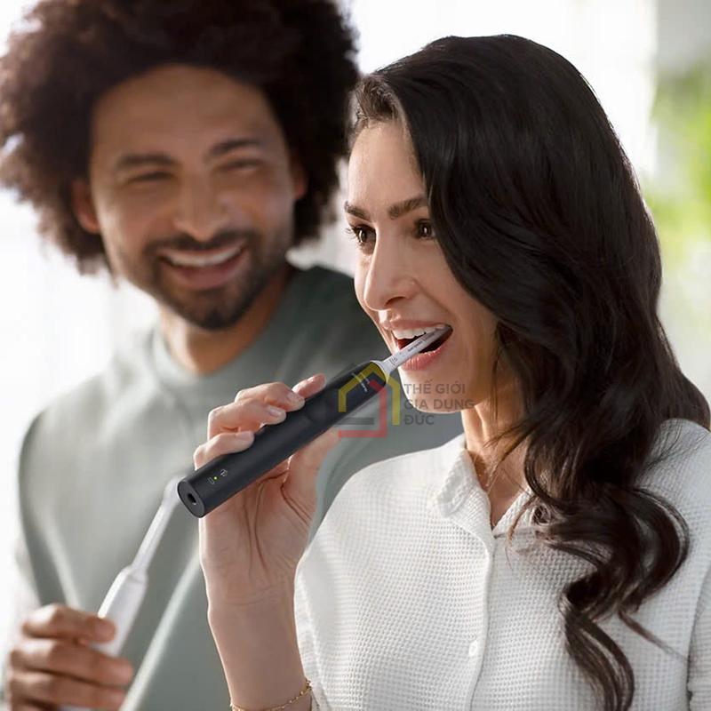 ban-chai-dien-philips-hx3673-14-kem-hop-dung-du-lich (2) Bàn chải điện Philips HX3673/14 kèm hộp đựng du lịch