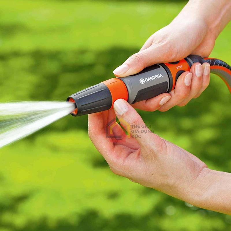 bo-voi-tuoi-cay-co-dien-gardena4 Bộ vòi tưới cây cổ điển Gardena