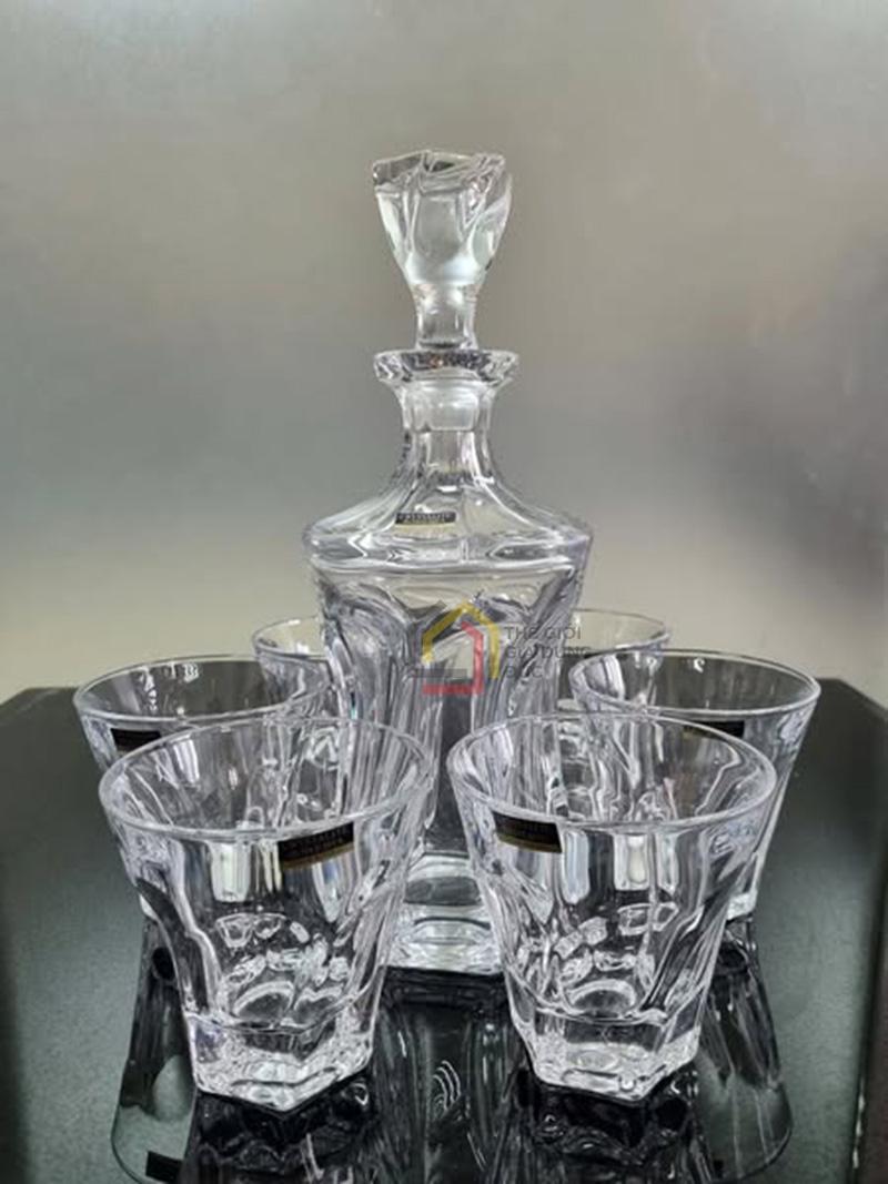 bo-binh-ruou-bohemia-900ml-kem-6-ly-230ml3 Bộ bình rượu Bohemia 900ml kèm 6 Ly 230ml