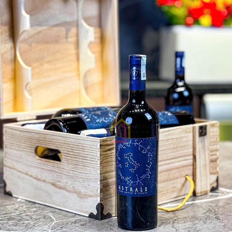 set-qua-hop-go-kem-tui-dinh-cao-vang-y-va-tapas-1-chai-vang-chat-so-1-cua-y-astrale-1-hop-thit-tapas-pont1 Set quà hộp gỗ kèm túi - Đỉnh cao vang Ý và Tapas (1 chai vang chát số 1 của Ý - Astrale + 1 hộp thịt Tapas Pont)