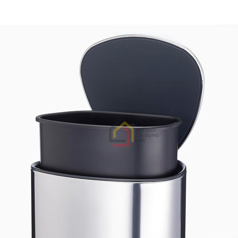 thung-rac-co-ban-dap-joseph-joseph-70596-easystore-luxe-5l-mau-inox2 Thùng rác có bàn đạp Joseph Joseph 70596 EasyStore Luxe 5L màu inox