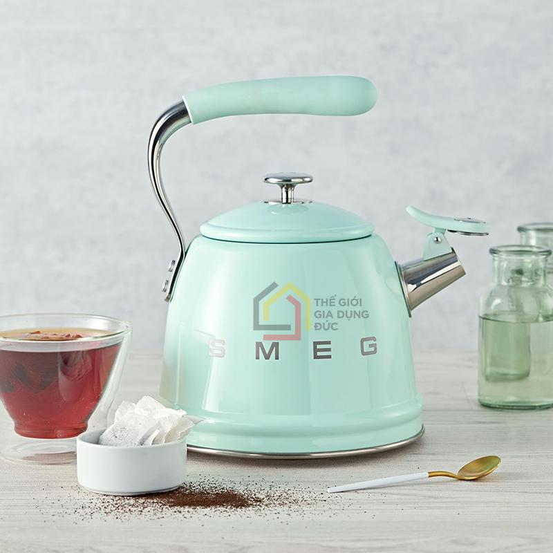 am-dun-bep-tu-smeg-23l-co-coi (2) Ấm đun bếp từ SMEG 2,3L có còi