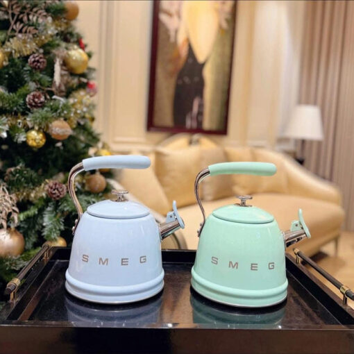 Ấm đun bếp từ SMEG 2.3L có còi