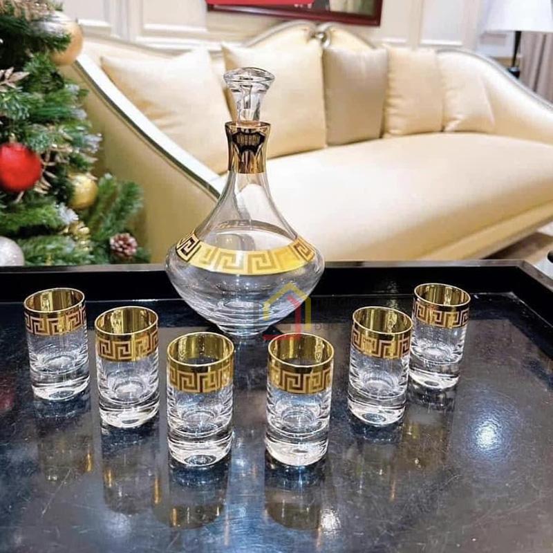 bo-binh-ruou-pha-le-ma-vang-24k-1-binh-500ml-6-ly-45ml3 Bộ Bình Rượu Pha Lê Mạ Vàng 24K (1 bình 500ml + 6 ly 45ml)