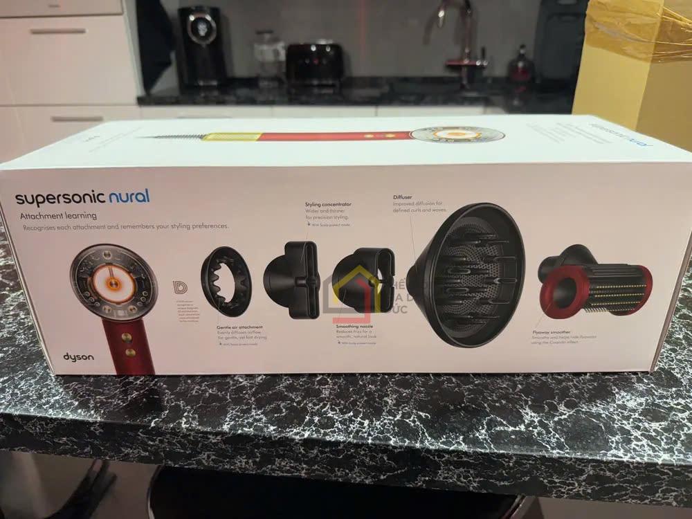 may-say-toc-dyson-supersonic-nural-red-velvet-hd16 (2) Máy sấy tóc Dyson Supersonic Nural™ Red Velvet HD16