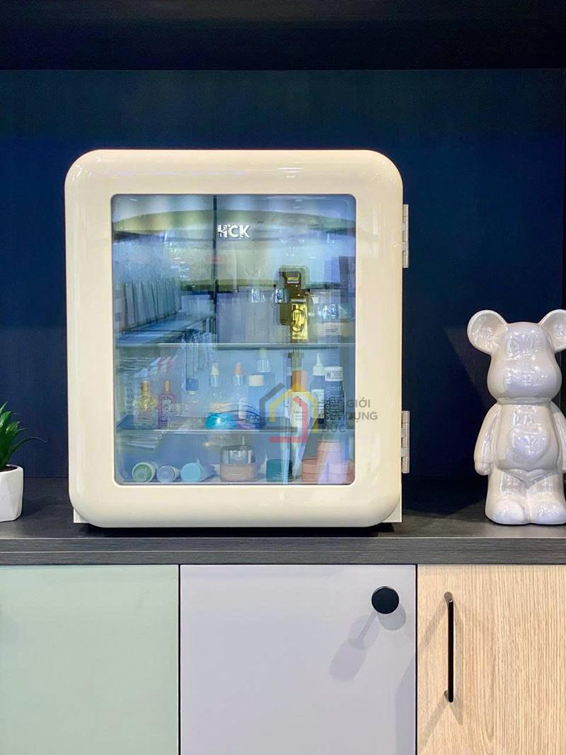 tu-lanh-dung-my-pham-va-do-uong-hck-48l-mau-kem (1) Tủ lạnh đựng mỹ phẩm và đồ uống HCK 48L