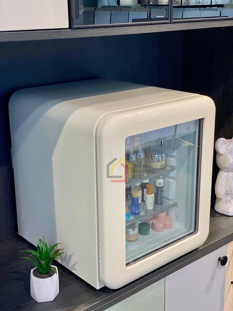 tu-lanh-dung-my-pham-va-do-uong-hck-48l-mau-kem (2) Tủ lạnh đựng mỹ phẩm và đồ uống HCK 48L