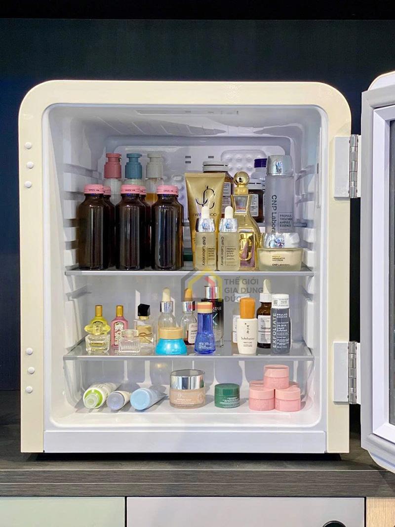 tu-lanh-dung-my-pham-va-do-uong-hck-48l-mau-kem (3) Tủ lạnh đựng mỹ phẩm và đồ uống HCK 48L