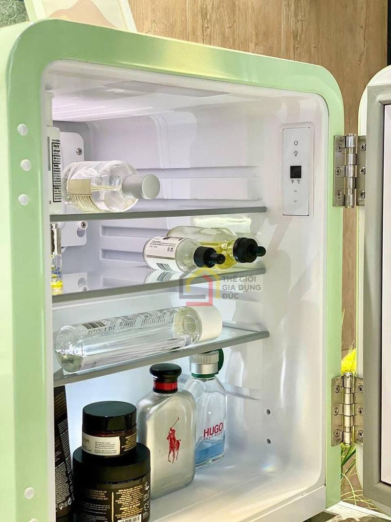 tu-lanh-my-pham-va-do-uong-hck-48l-mau-xanh-mint4 Tủ lạnh mỹ phẩm và đồ uống HCK 48L (màu xanh mint)