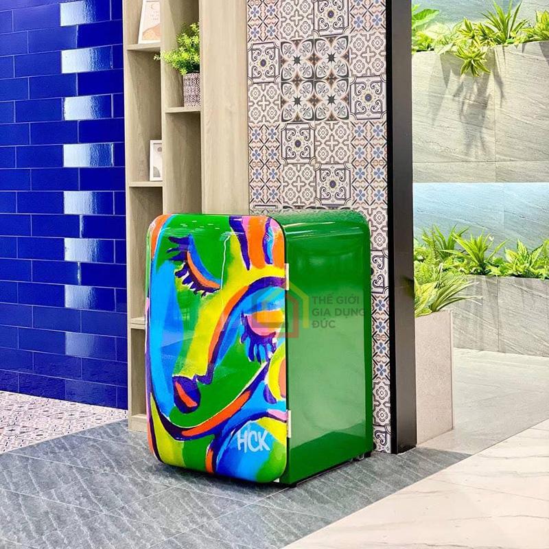 tu-lanh-retro-hck-sleepy-girl-xanh-107l7 Tủ lạnh Retro HCK Sleepy Girl (Xanh) 107L