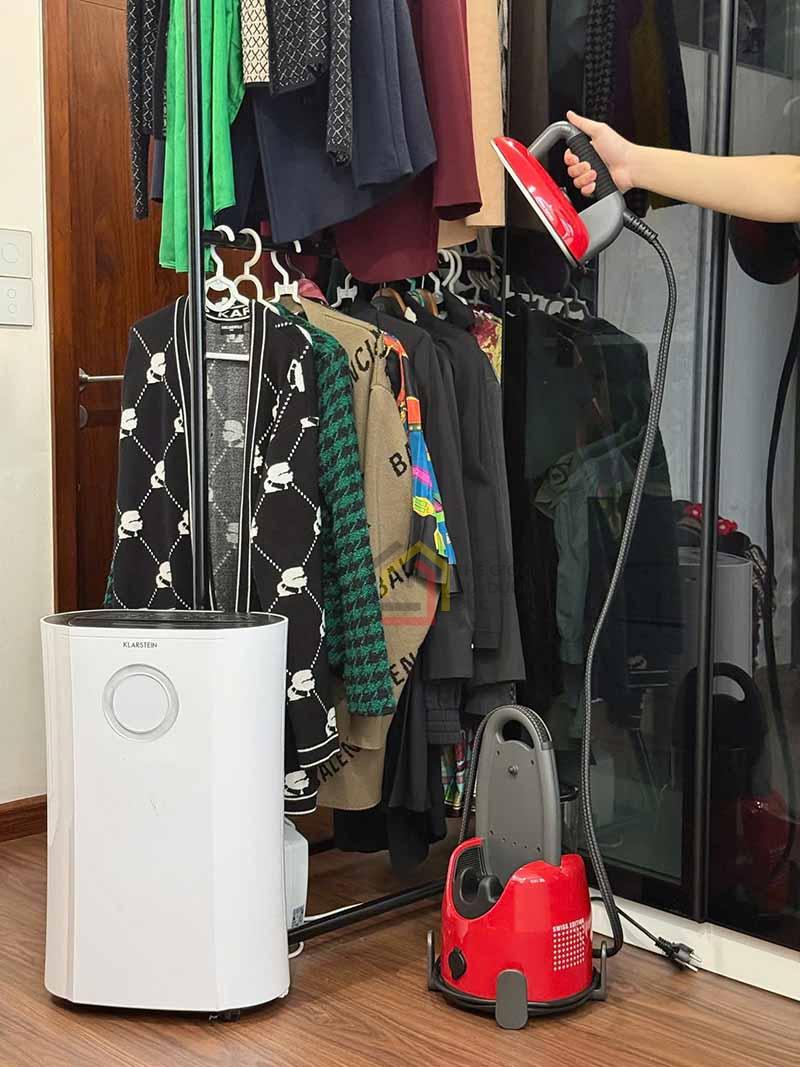 ban-la-cay-hoi-nuoc-laurastar-lift-plus2 Bàn là cây hơi nước LAURASTAR Lift Plus