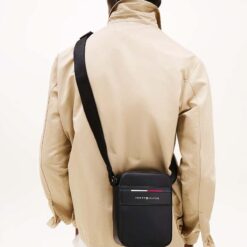 Túi đeo chéo nam Tommy Hilfiger màu đen