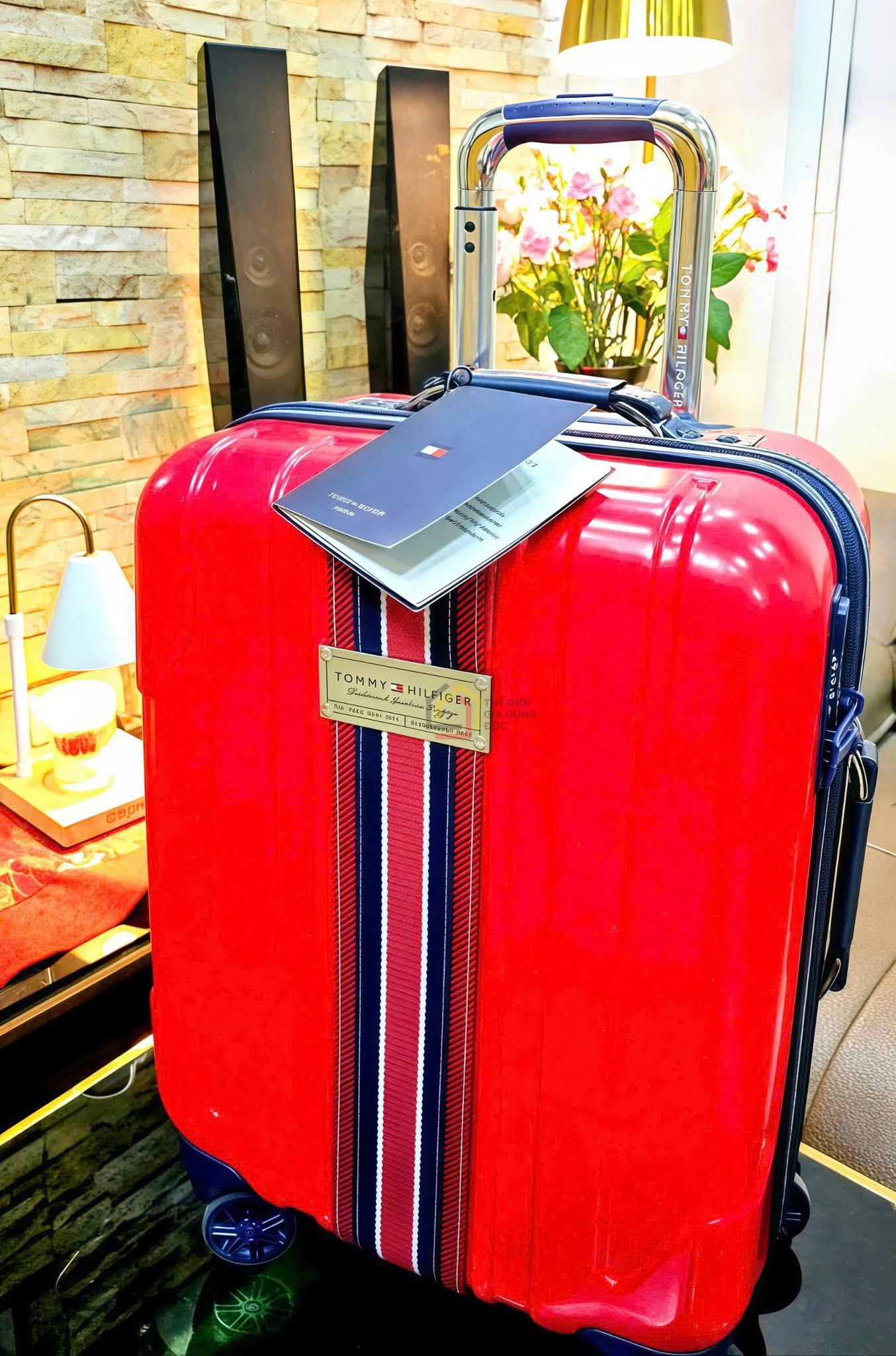 vali-hang-hieu-cua-nha-tommy-hilfiger-size-cabin Vali hàng hiệu của nhà Tommy Hilfiger size cabin