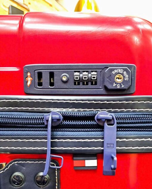 Vali hàng hiệu của nhà Tommy Hilfiger size cabin