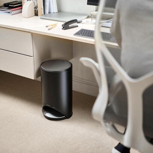 Thùng rác có bàn đạp Joseph Joseph 30151 10L màu đen carbon