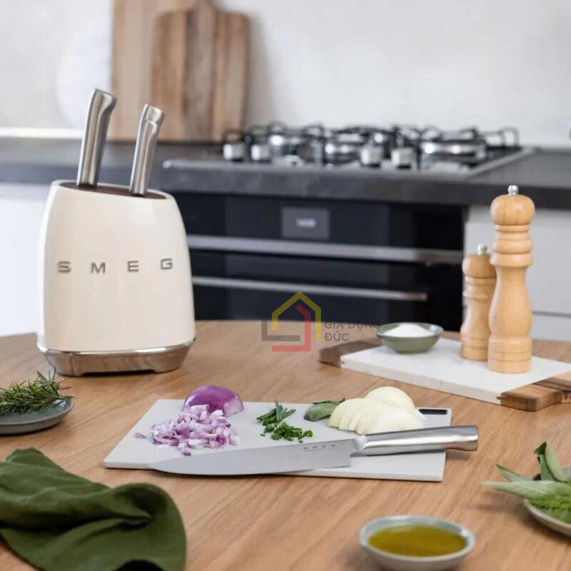Bộ dao Smeg KBSF02 6 món kèm 1 giá đỡ