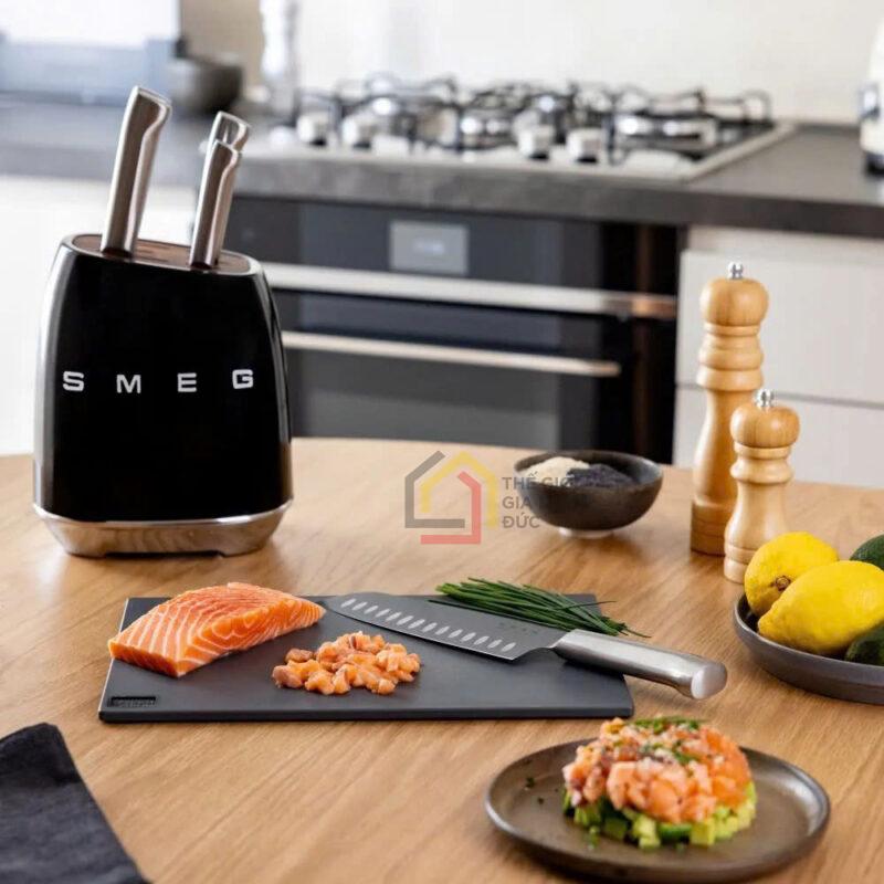 Bộ dao Smeg KBSF02 6 món kèm 1 giá đỡ