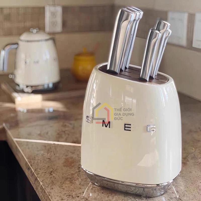 bo-dao-smeg-kbsf02-6-mon-kem-1-gia-do (6) Bộ dao Smeg KBSF02 6 món kèm 1 giá đỡ