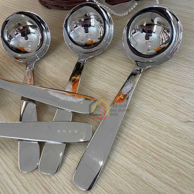 muoi-muc-canh-smeg-19cm1 Muôi múc canh Smeg 19cm