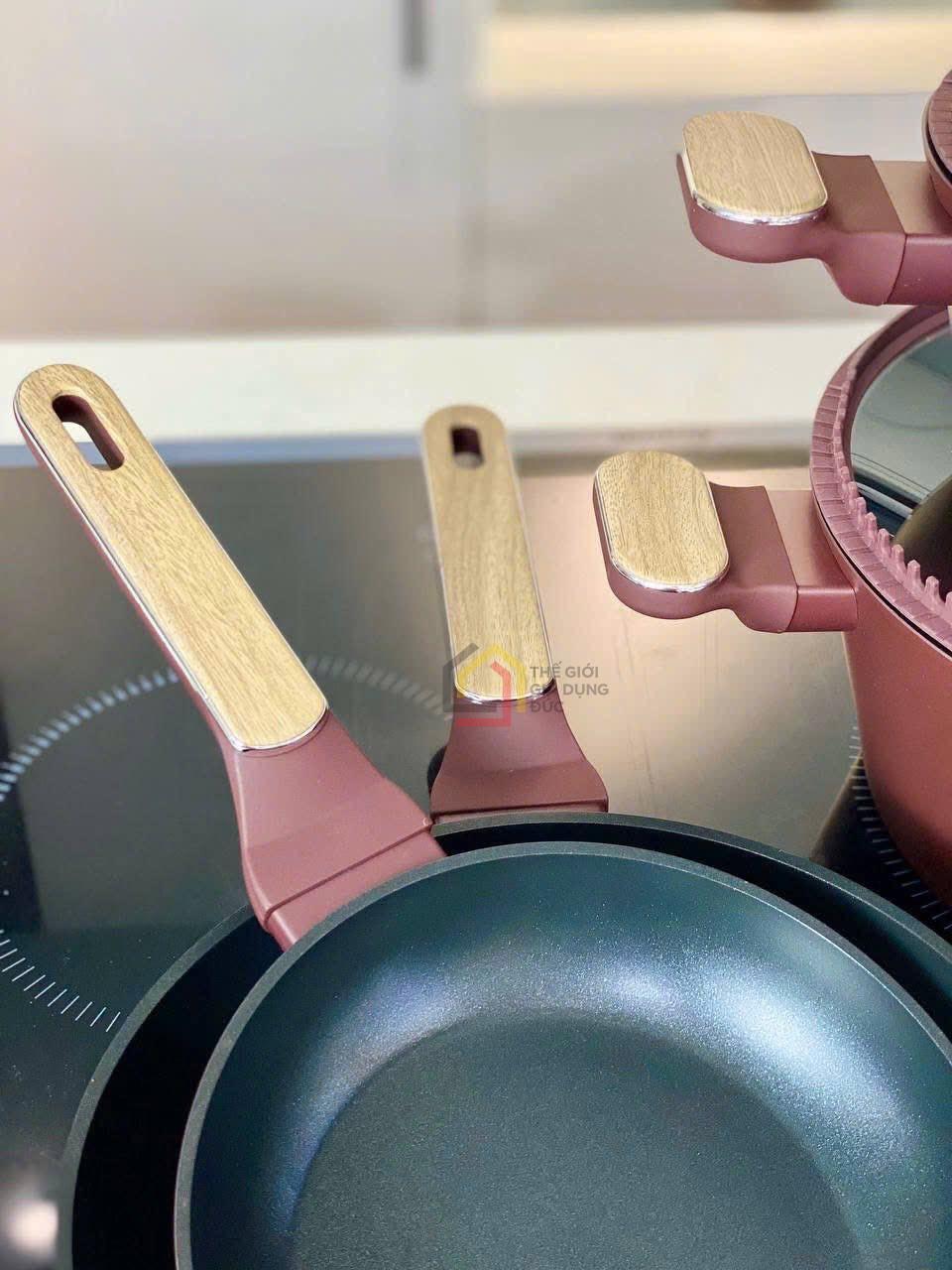 bo-noi-berlinger-haus-bh-8305-mau-do-10-mon (9) Bộ nồi Berlinger Haus BH/8305 – Leonardo Collection màu đỏ 10 món