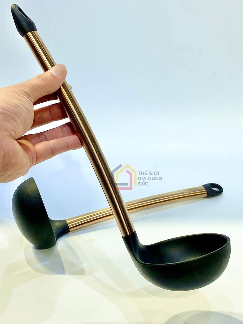 muoi-nau-ciwete-can-vang-dong-dai-30cm (3) Muôi nấu CIWETE cán vàng đồng dài 30cm