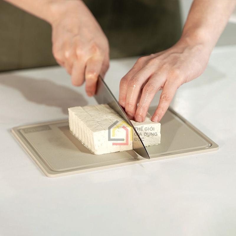 thot-tpu-sallema-mini-240-x-170-x-4-mm5 Thớt TPU SalleMa mini (240×170×4mm)