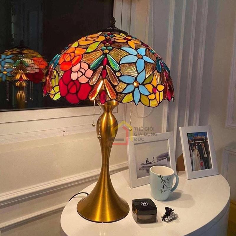 den-quy-toc-tiffany-cao-60cm-chao-rong-40cm (3) Đèn quý tộc Tiffany (cao 60cm, chao rộng 40cm)