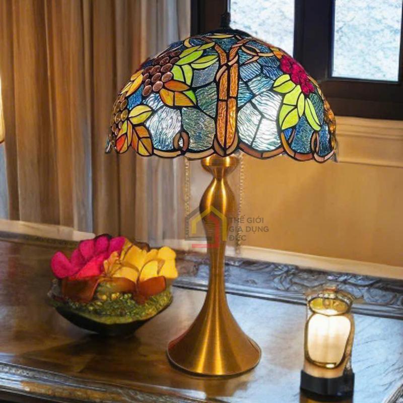den-quy-toc-tiffany-cao-60cm-chao-rong-40cm11 Đèn quý tộc Tiffany (cao 60cm, chao rộng 40cm)