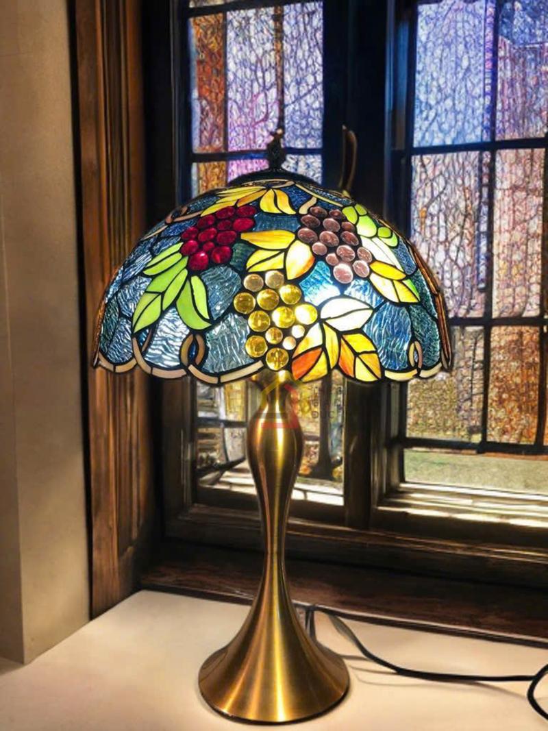 den-quy-toc-tiffany-cao-60cm-chao-rong-40cm3 Đèn quý tộc Tiffany (cao 60cm, chao rộng 40cm)