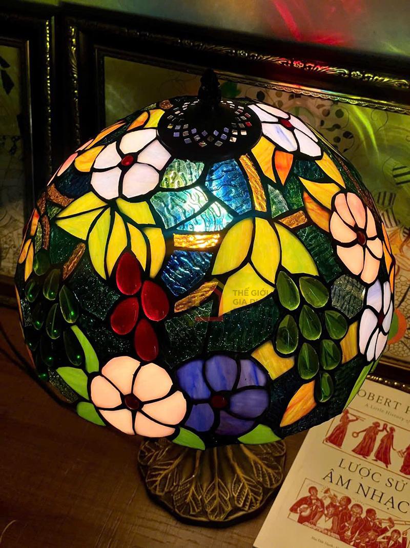 den-tiffany-hoa-tiet-chum-nho-tone-cao-48cm-chao-rong-30cm5 Đèn Tiffany hoạ tiết chùm nho tone (cao 48cm, chao rộng 30cm)