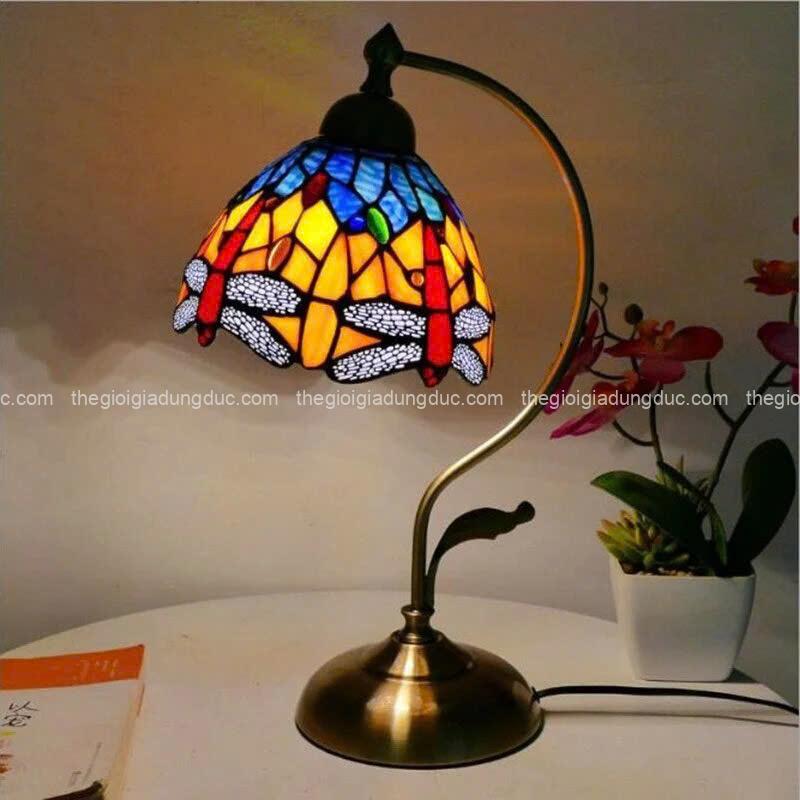 den-tiffany-kinh-mau-xinh-xan-cao-44cm-chao-rong-30cm (5) Đèn Tiffany kính màu xinh xắn (cao 44cm, chao rộng 30cm)