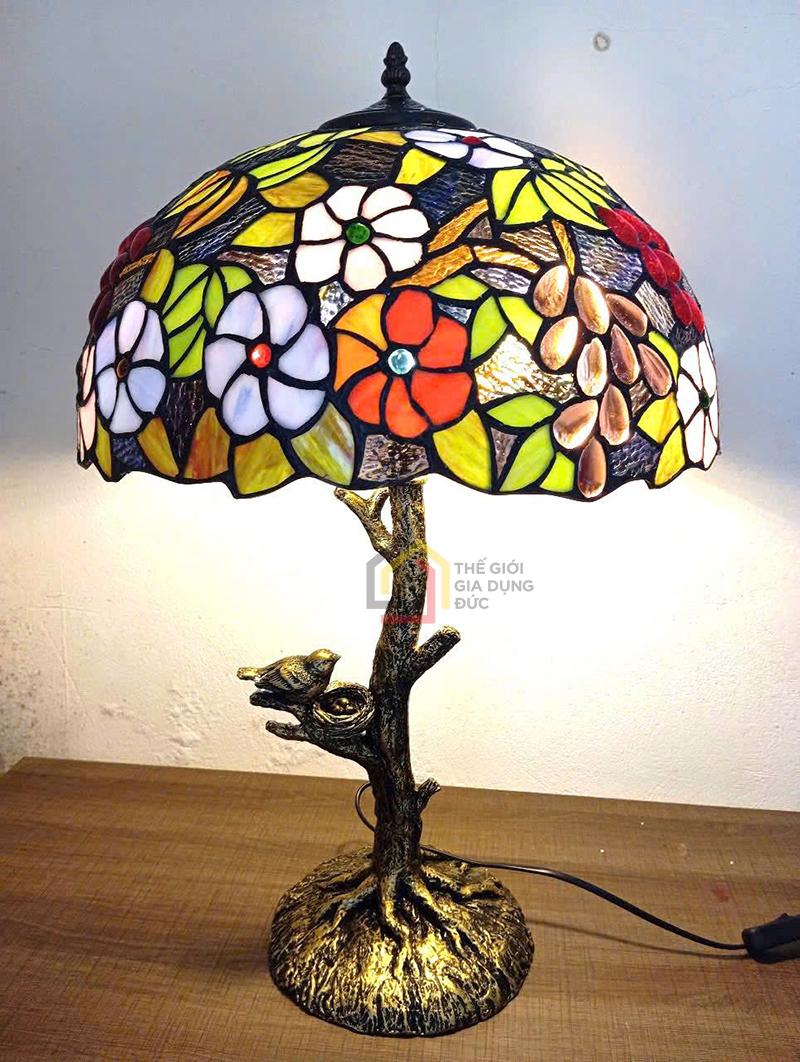 den-tiffany-than-cay-cao-60cm-chao-rong-40cm Đèn Tiffany thân cây (cao 60cm, chao rộng 40cm)