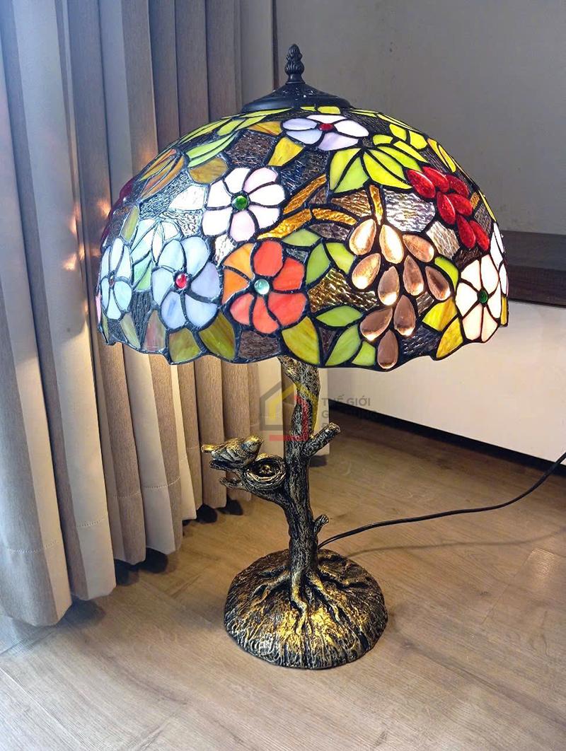 den-tiffany-than-cay-cao-60cm-chao-rong-40cm6 Đèn Tiffany thân cây (cao 60cm, chao rộng 40cm)