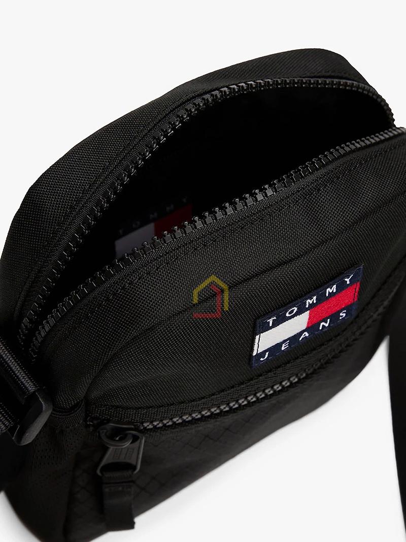 tui-deo-cheo-nam-tommy-hilfiger-205x15x6cm (4) Túi đeo chéo nam Tommy Hilfiger (20,5×15×6cm)